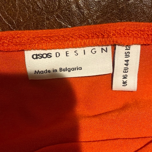 ASOS Design One Sleeve Off-Shoulder Bodysuit - Picture 1 of 2